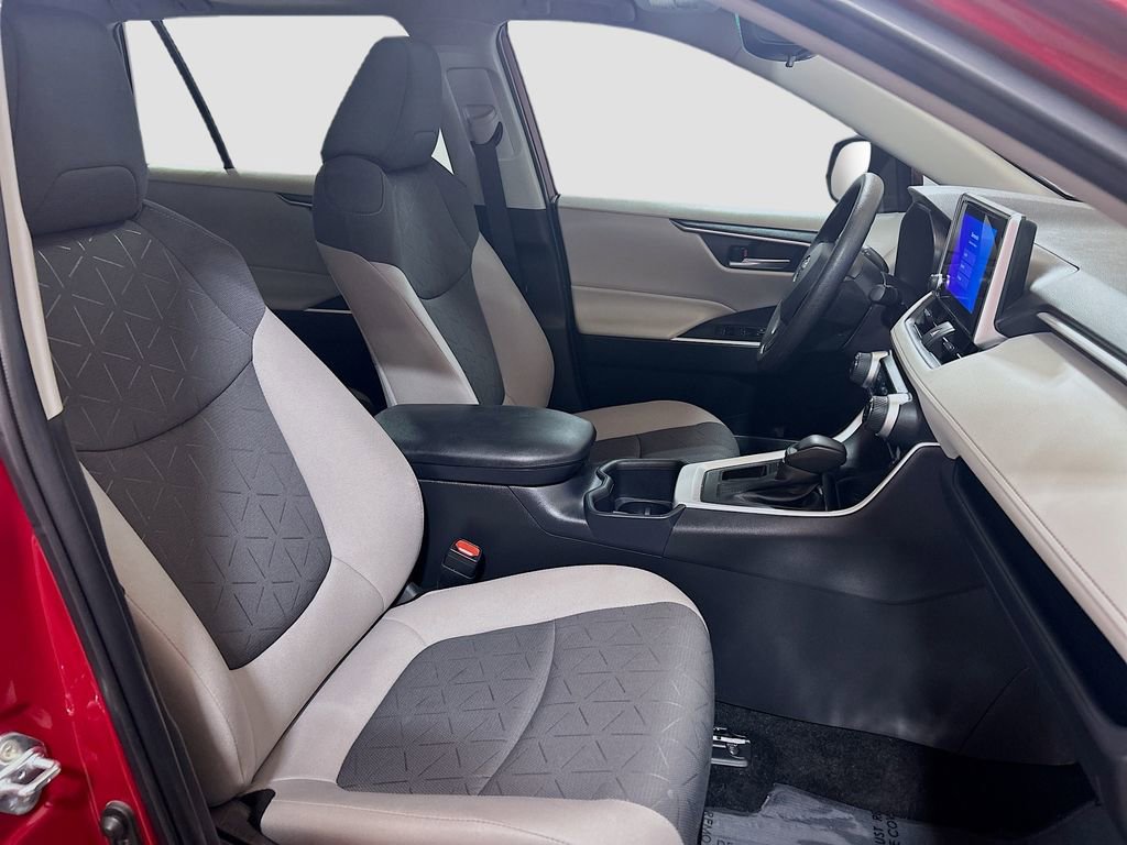 Used 2025 Toyota RAV4 XLE w/ Convenience Package FWD image 25