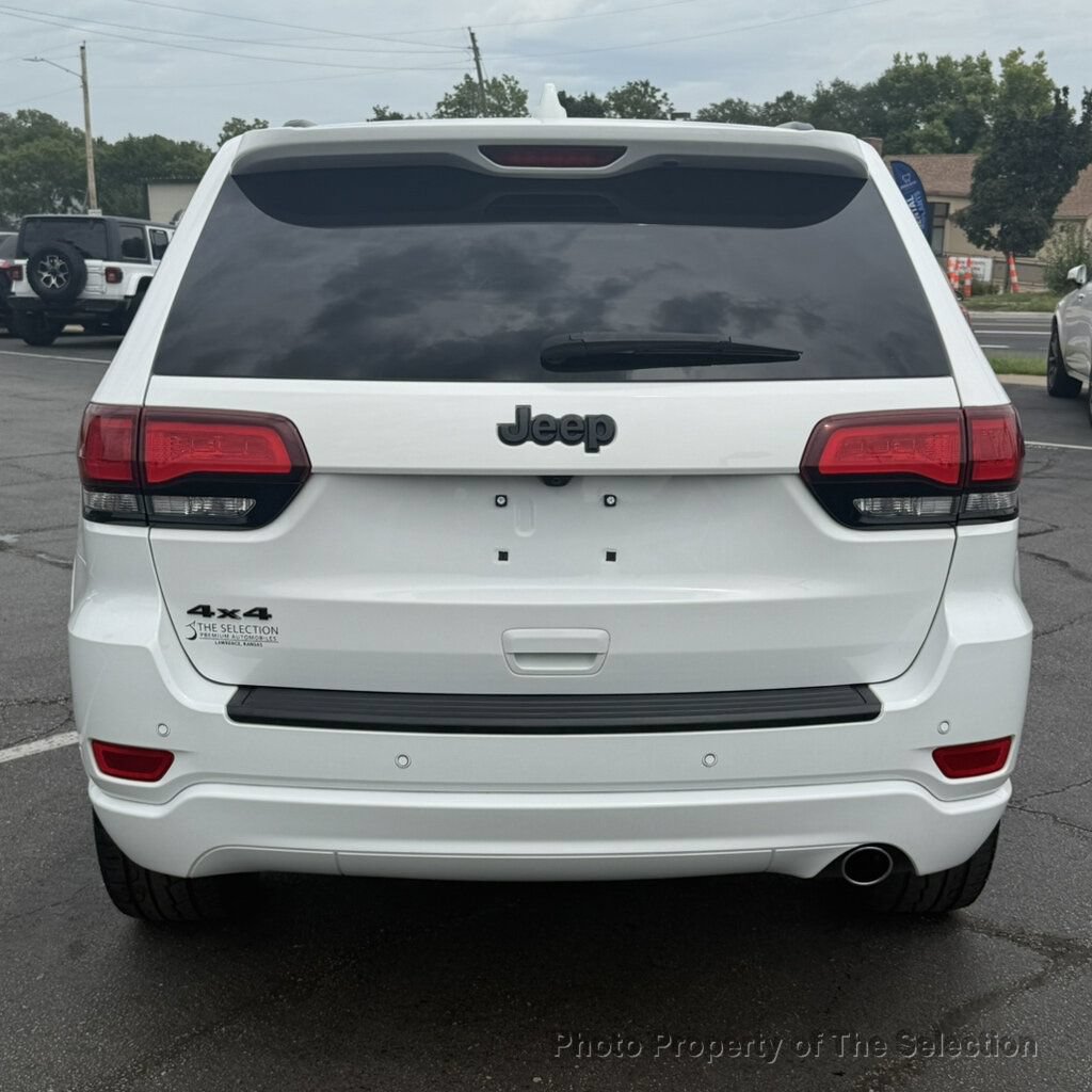Used 2020 Jeep Grand Cherokee Altitude AWD/4WD image 14