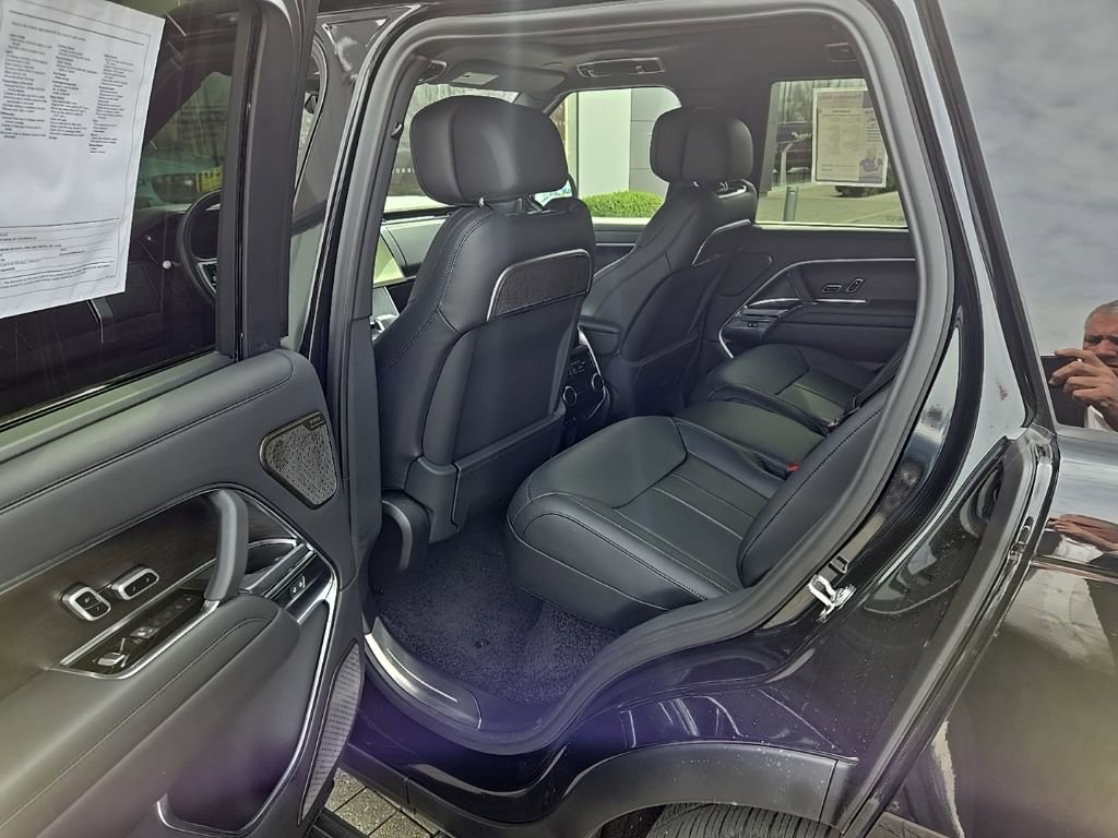 Used 2025 Land Rover Range Rover Autobiography image 18