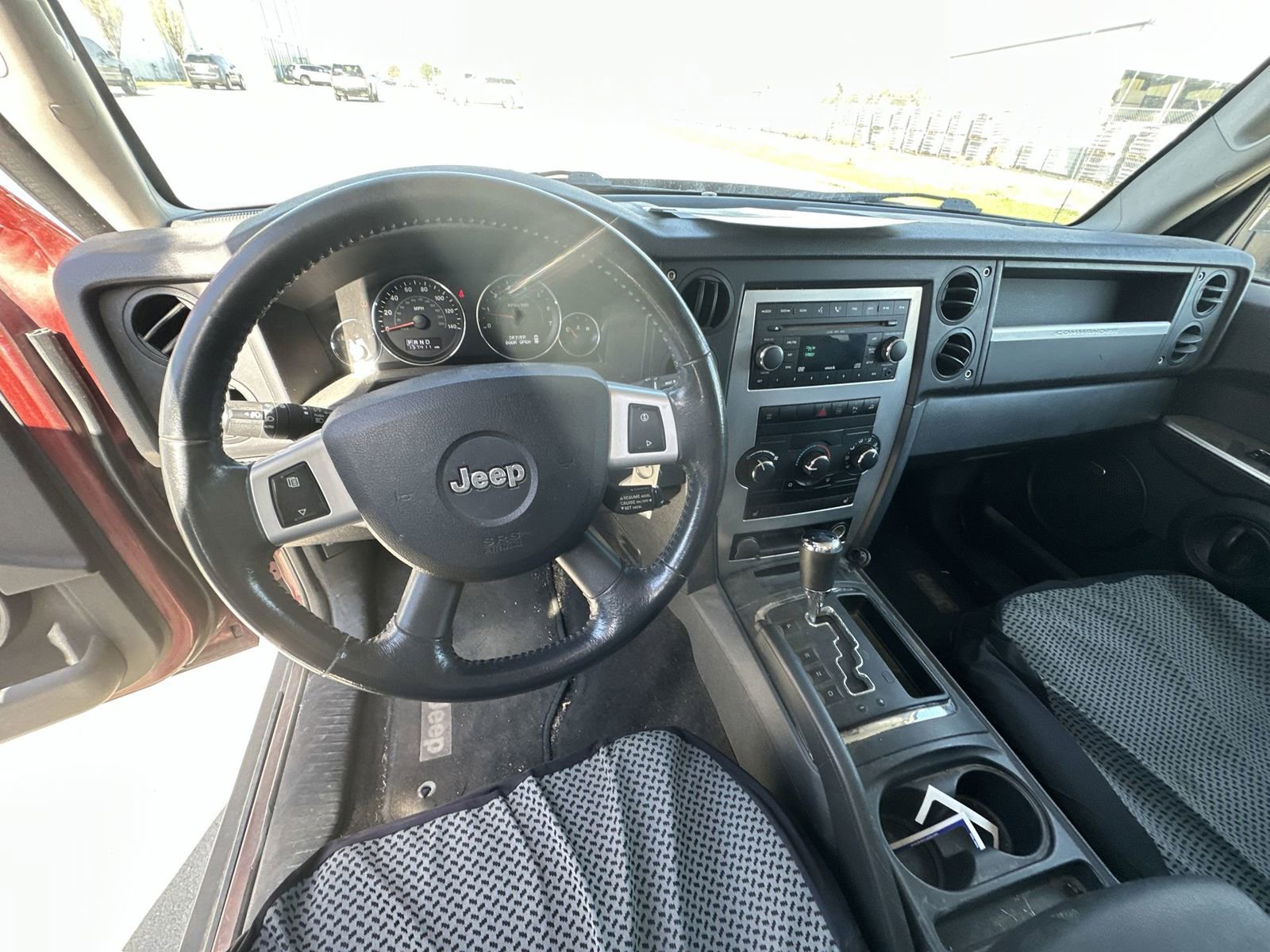 Used 2008 Jeep Commander Sport image 11