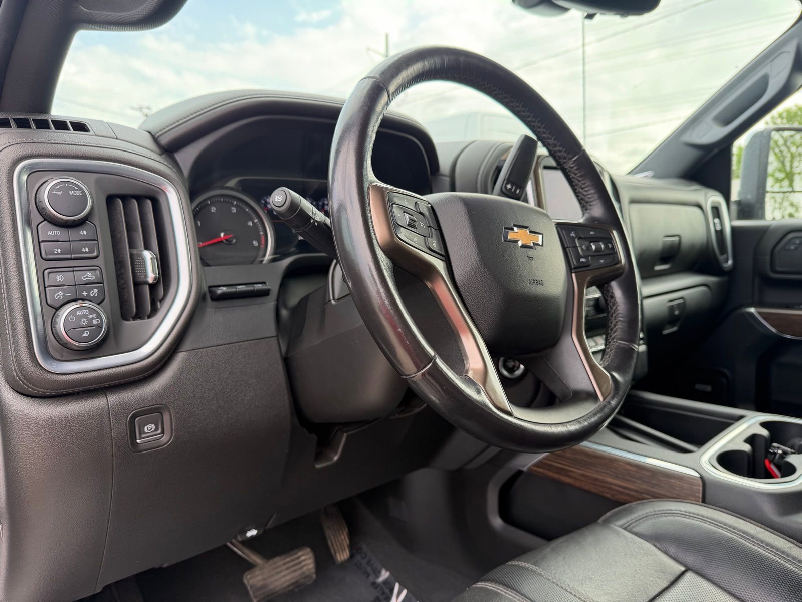 Used 2022 Chevrolet Silverado 3500 High Country w/ Z71 Off-Road Package AWD/4WD image 16