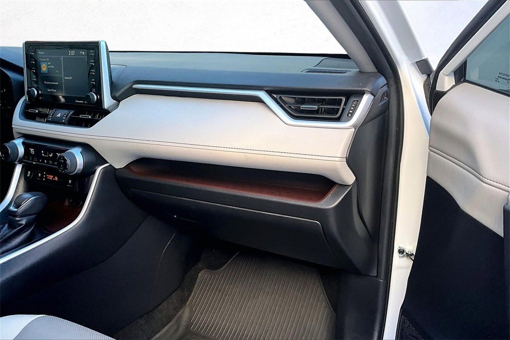 Certified 2020 Toyota RAV4 Limited image 27