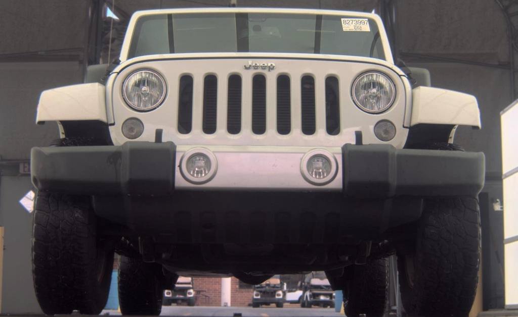Used 2015 Jeep Wrangler Unlimited Sahara w/ Connectivity Group AWD/4WD image 3