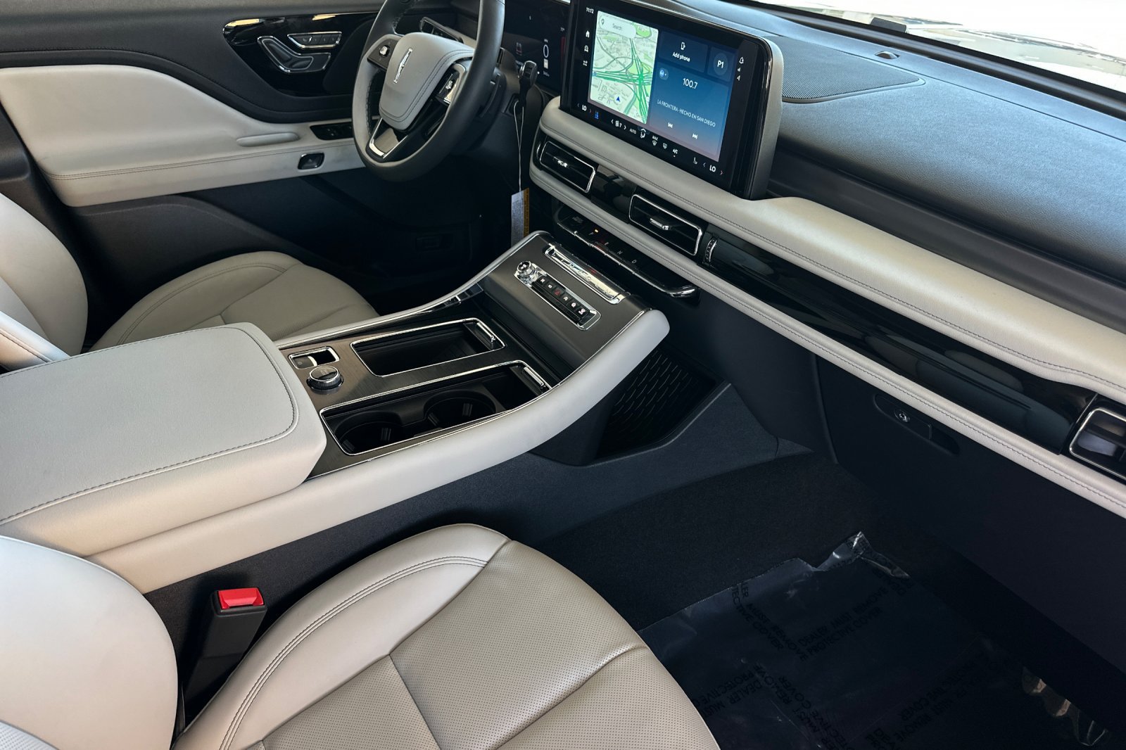New 2026 Lincoln Aviator AWD image 16