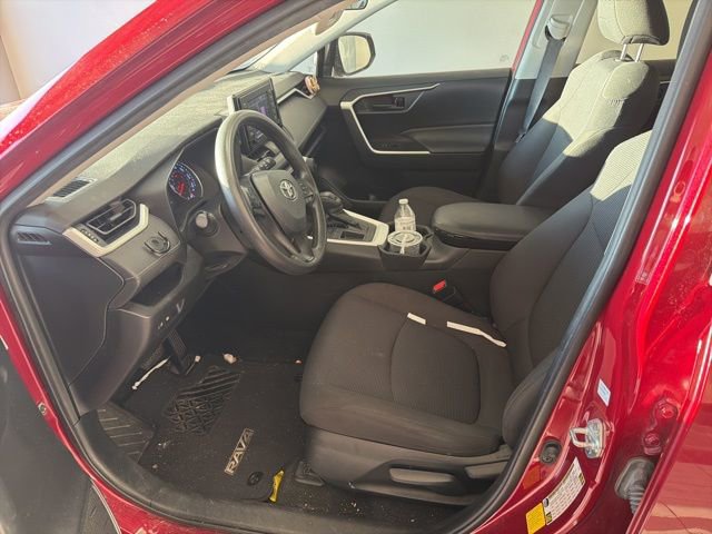 Used 2021 Toyota RAV4 LE image 9