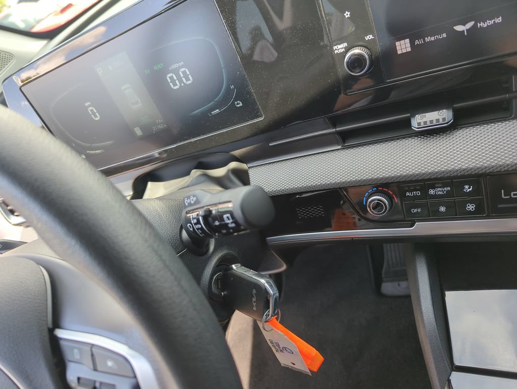 Used 2025 Kia Sportage LX FWD image 24