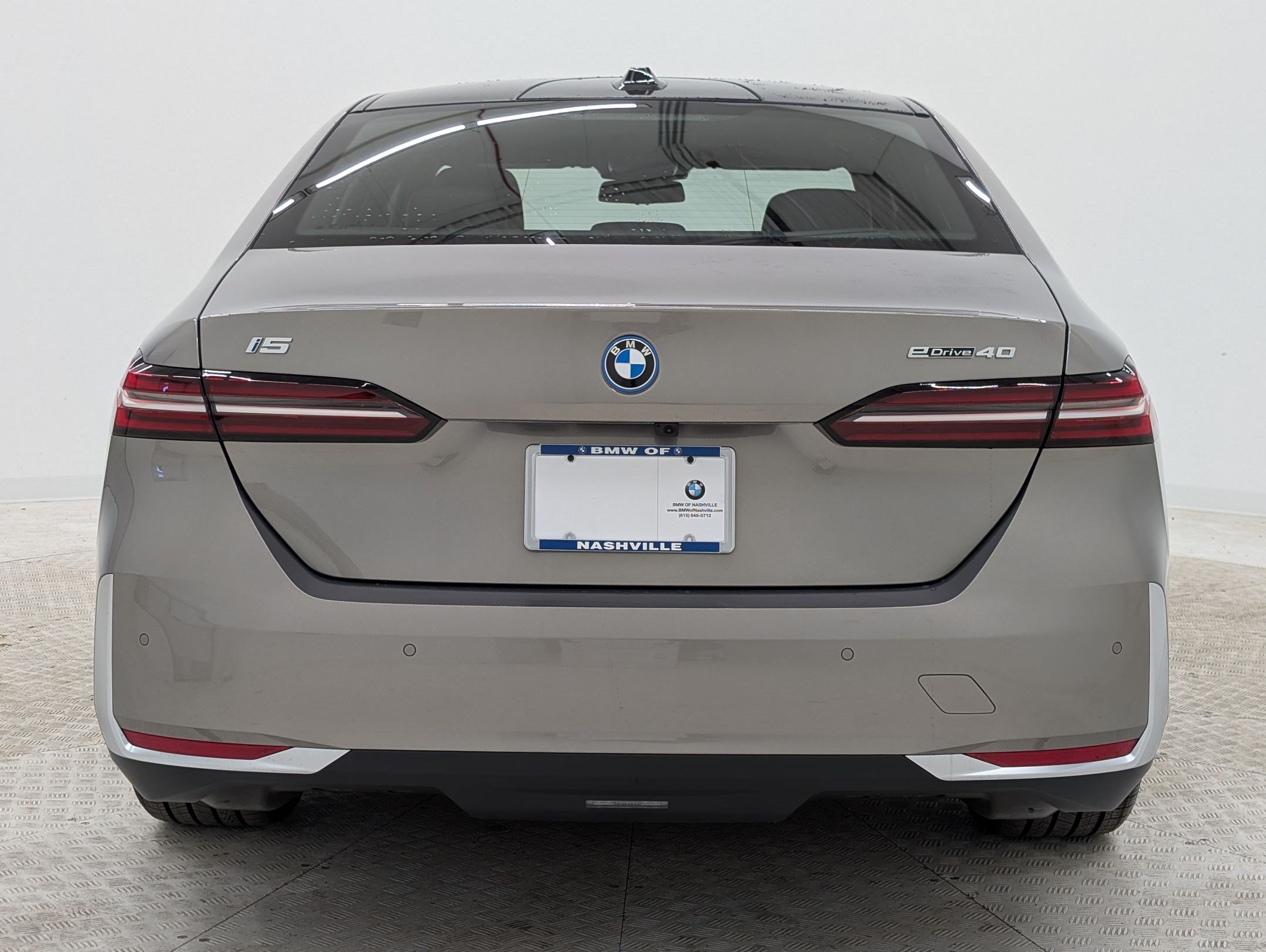 New 2026 BMW i5 eDrive40 w/ Premium Package RWD image 10