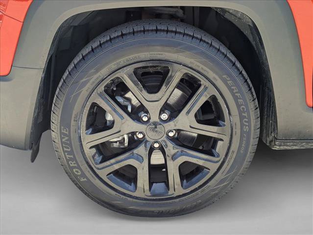 Used 2017 Jeep Renegade Altitude FWD image 23