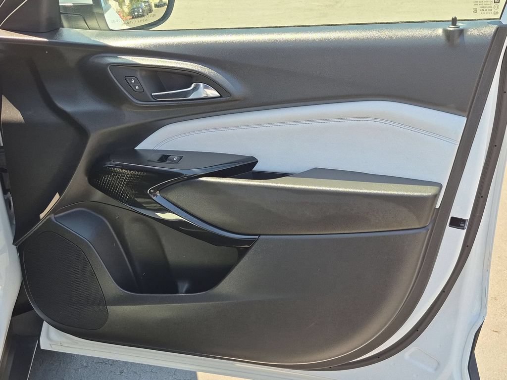 Used 2025 Chevrolet Trax LT w/ LT Convenience Package FWD image 33