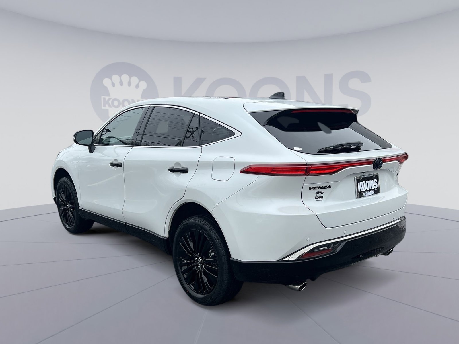 Used 2023 Toyota Venza Nightshade image 4