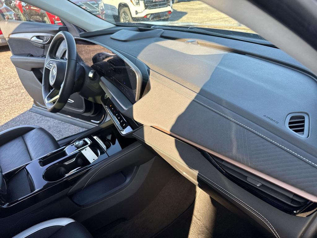 Certified 2025 Buick Envision Sport Touring image 36