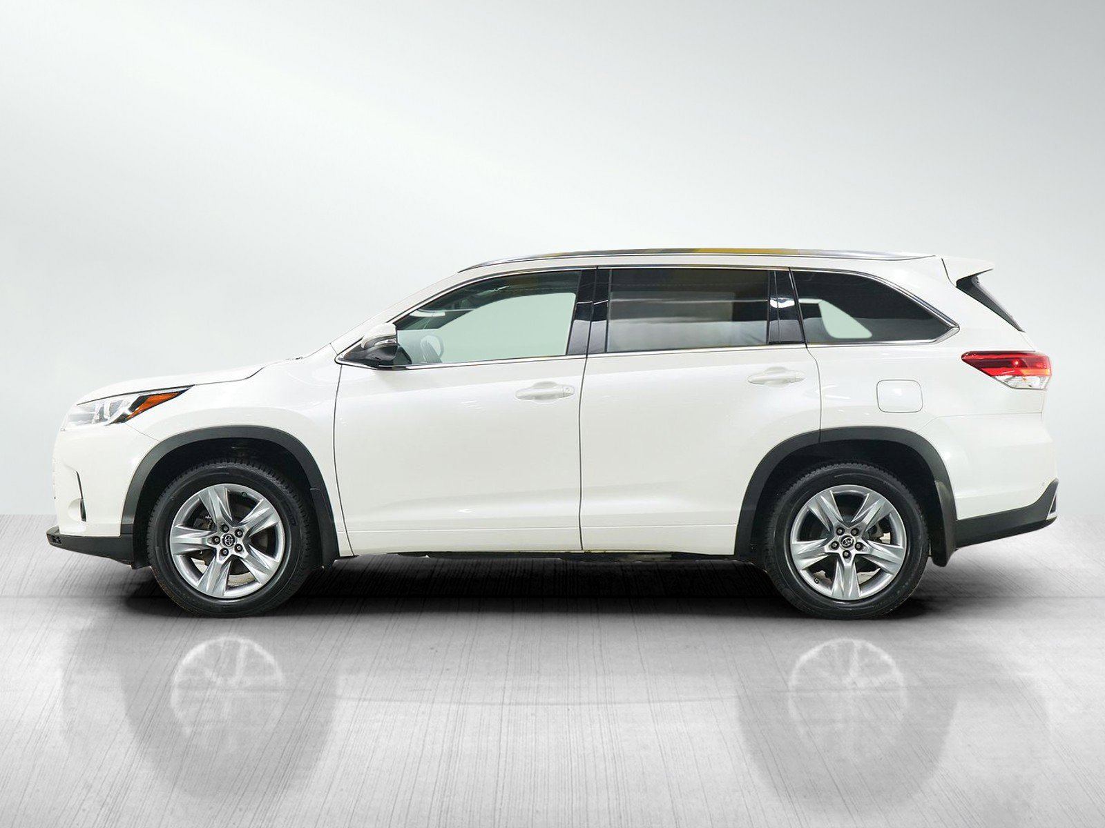 Used 2017 Toyota Highlander Limited AWD/4WD image 2