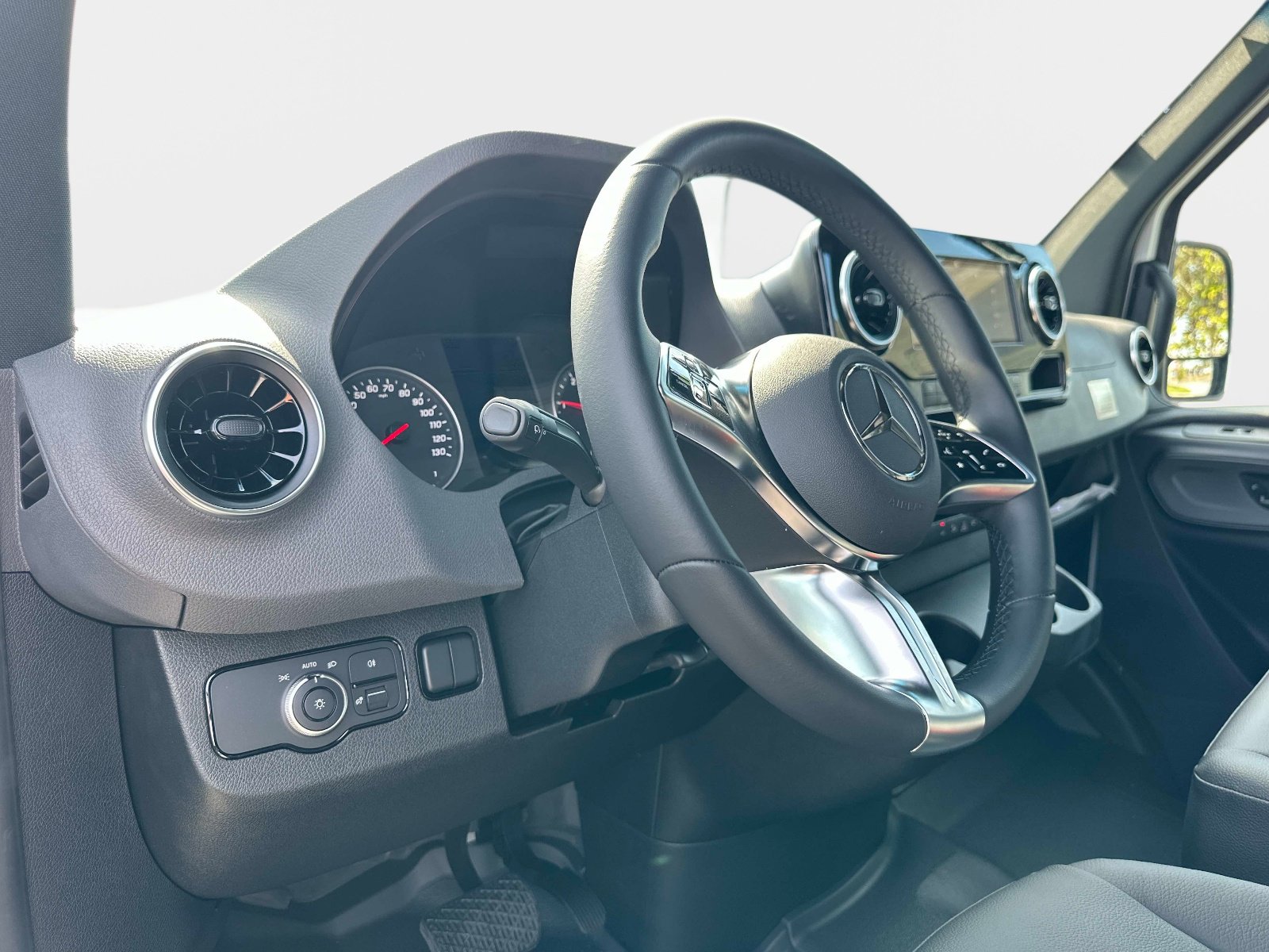 Used 2025 Mercedes-Benz Sprinter 3500 image 10