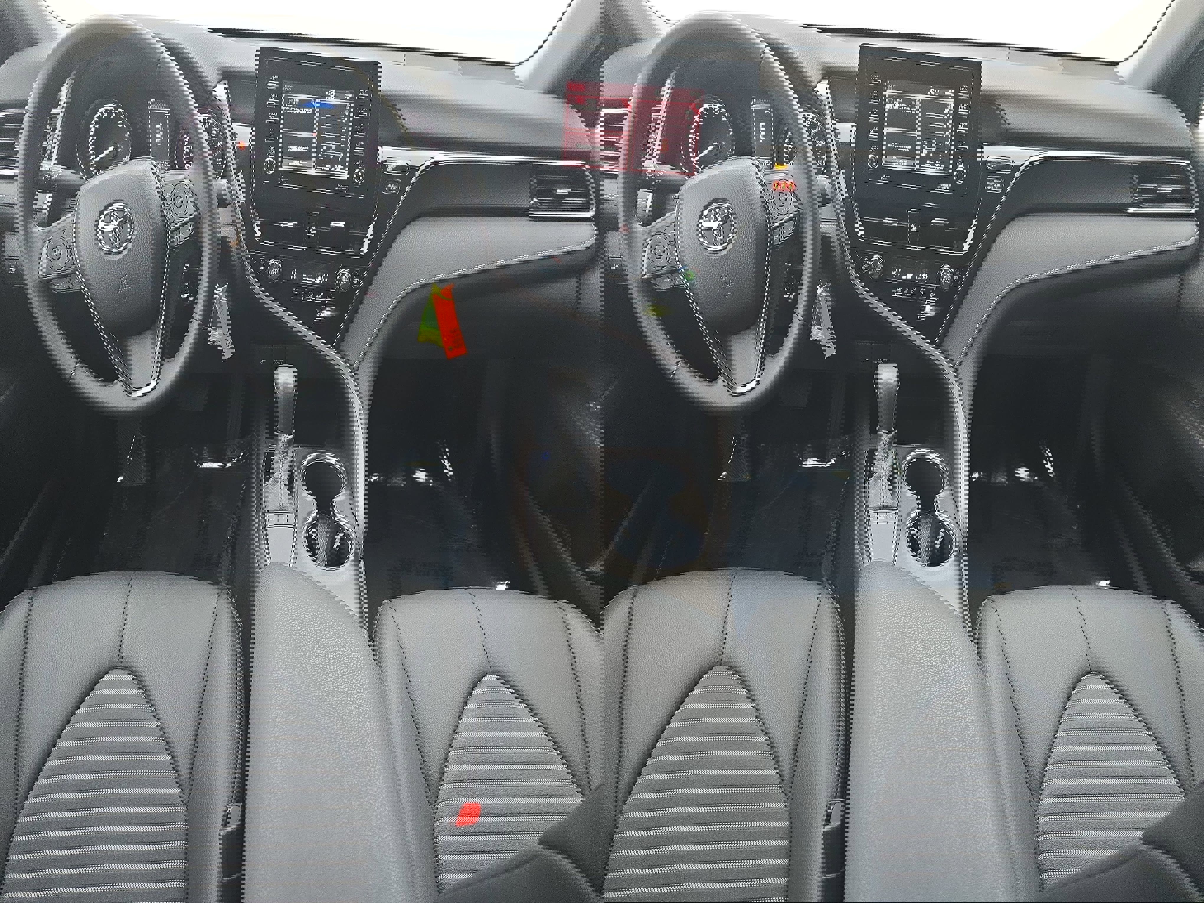 Used 2023 Toyota Camry SE image 9