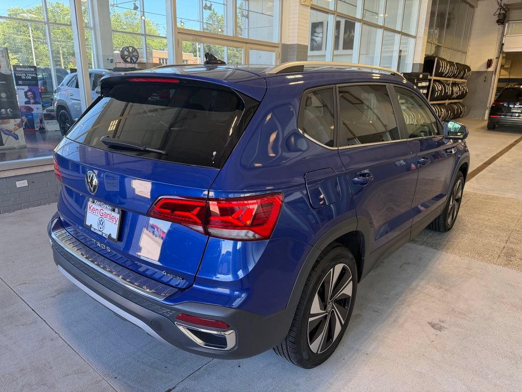 Used 2023 Volkswagen Taos SE w/ Panoramic Sunroof Package AWD/4WD image 5