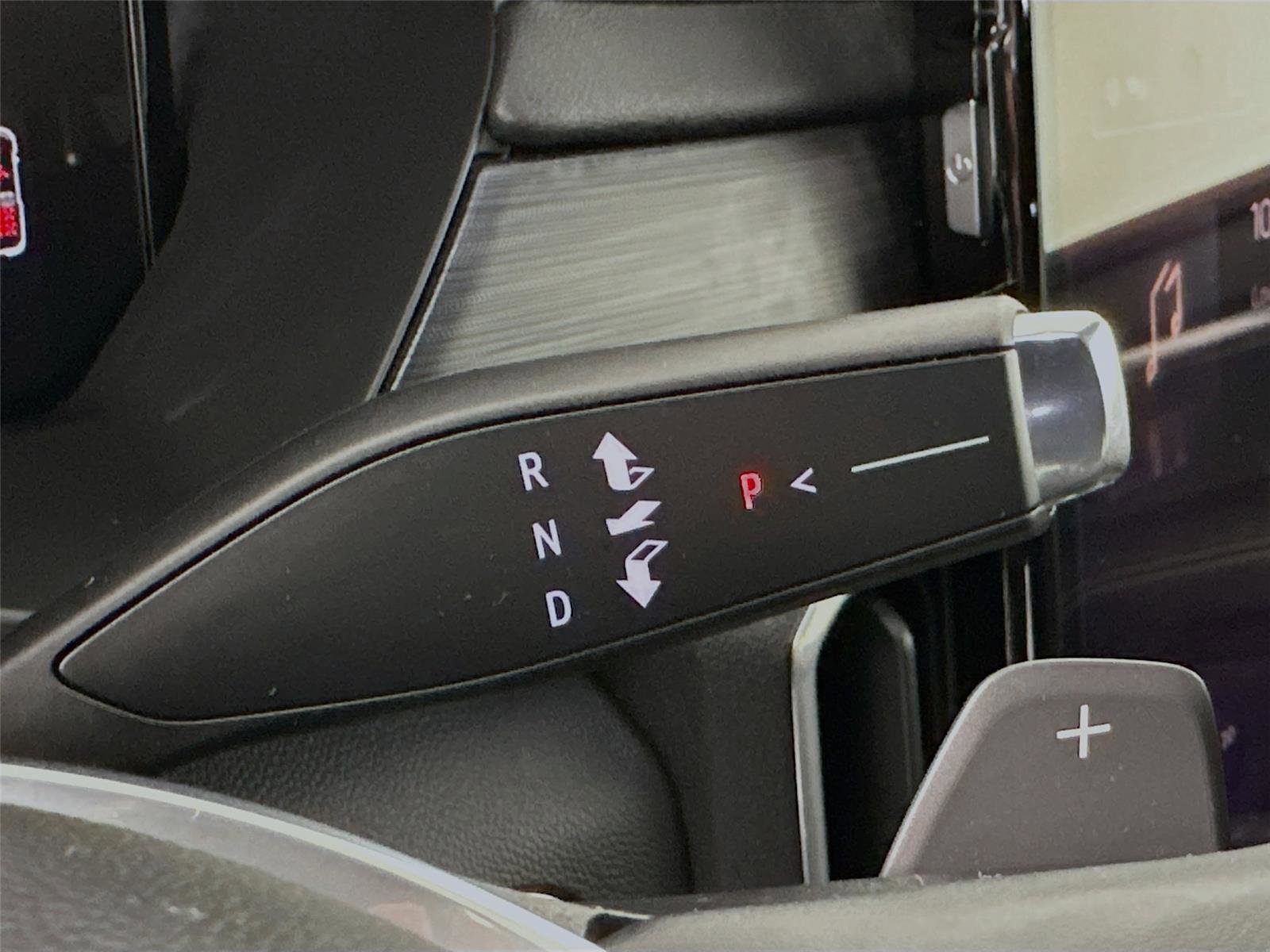 Used 2025 GMC Acadia Elevation image 17