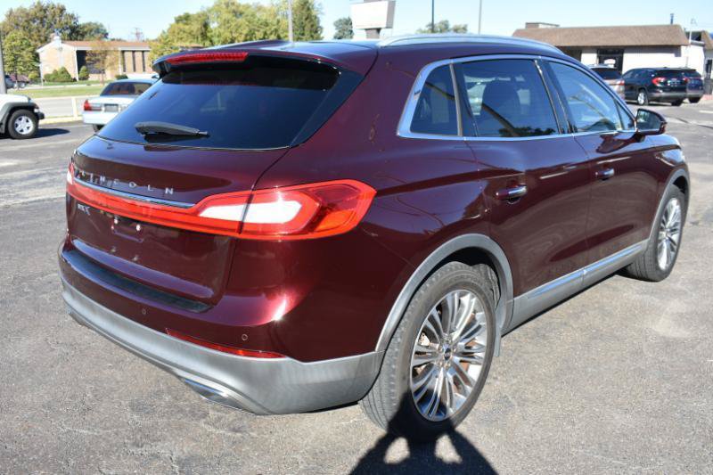 Used 2017 Lincoln MKX Reserve w/ Cargo Accessories Package FWD image 3