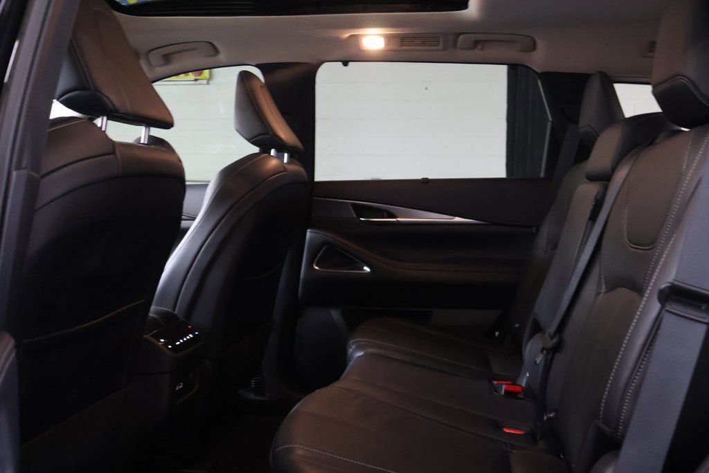 Used 2023 INFINITI QX60 Luxe w/ Vision Package image 16