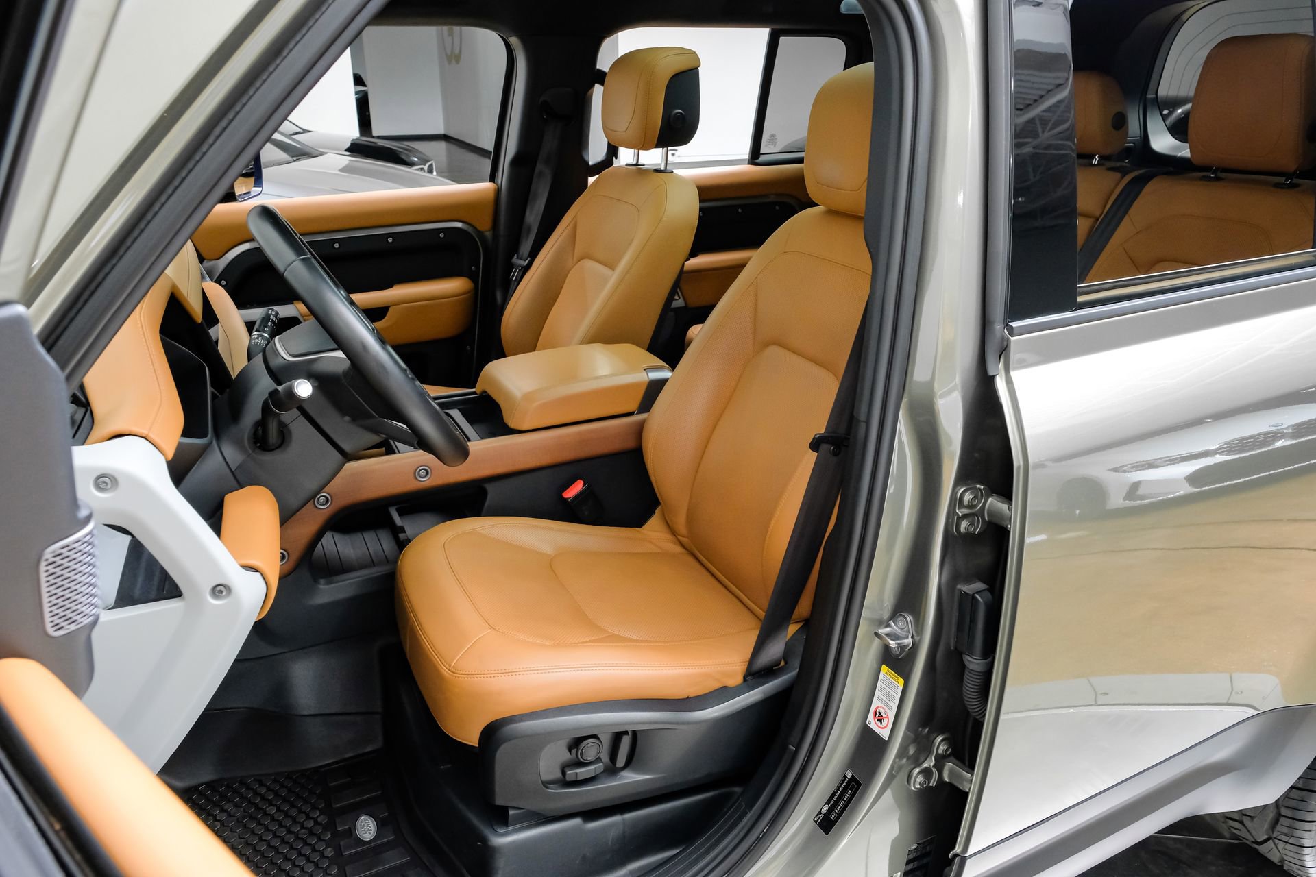 Used 2023 Land Rover Defender 110 SE AWD/4WD image 35