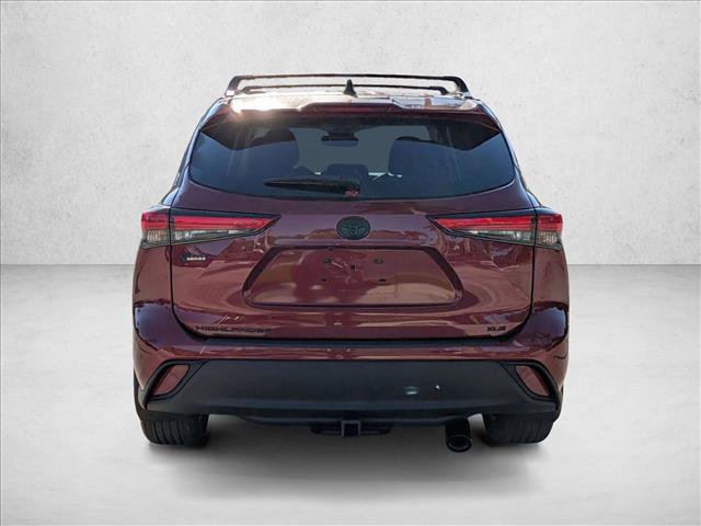 Used 2021 Toyota Highlander XLE FWD image 6