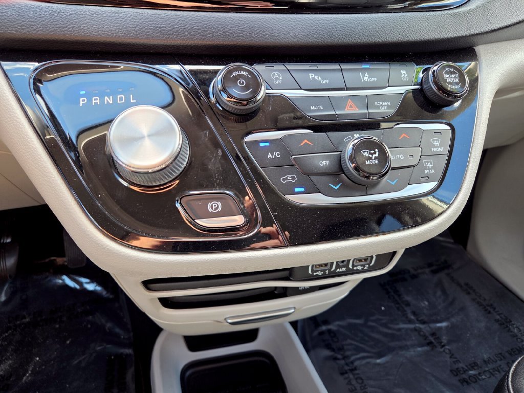 Used 2022 Chrysler Pacifica Touring-L FWD image 25