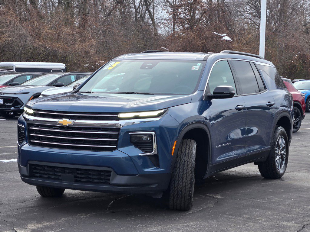 Certified 2025 Chevrolet Traverse LT image 4