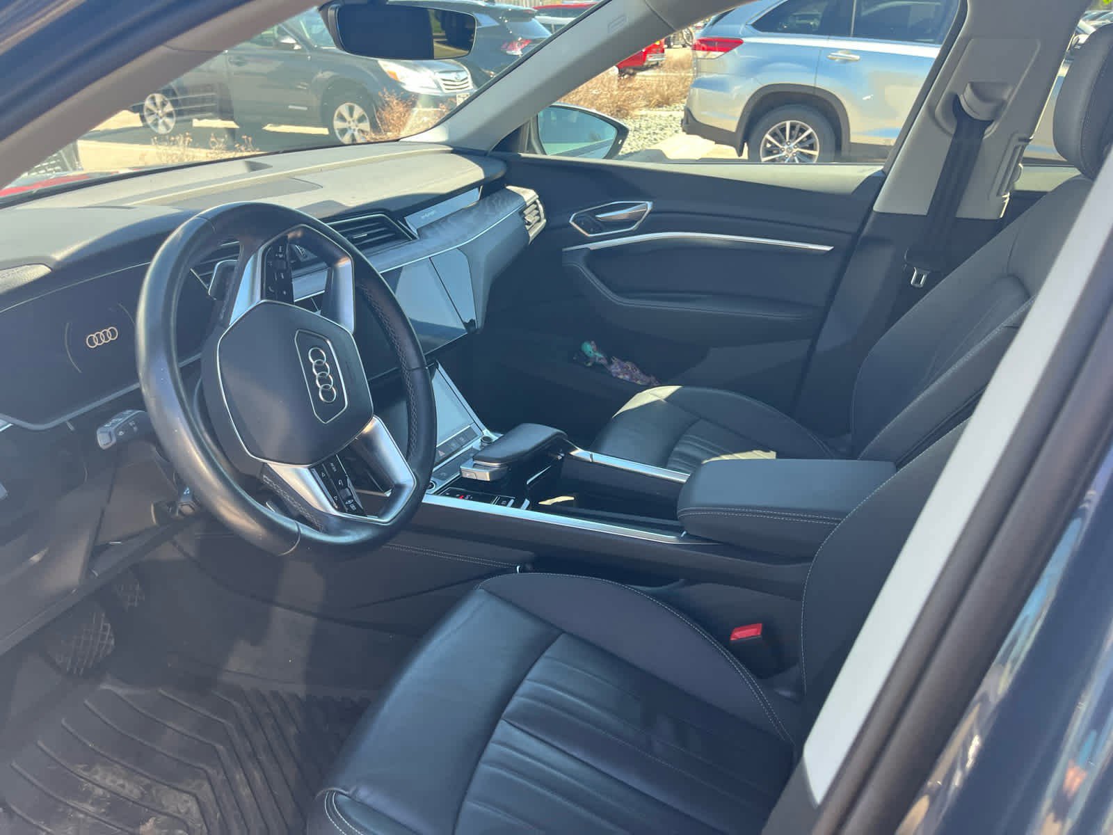 Used 2024 Audi Q8 e-tron Premium AWD/4WD image 9