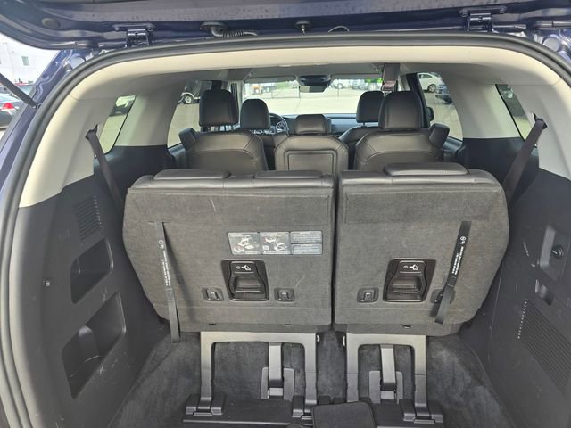 Used 2024 Kia Carnival LX FWD image 23