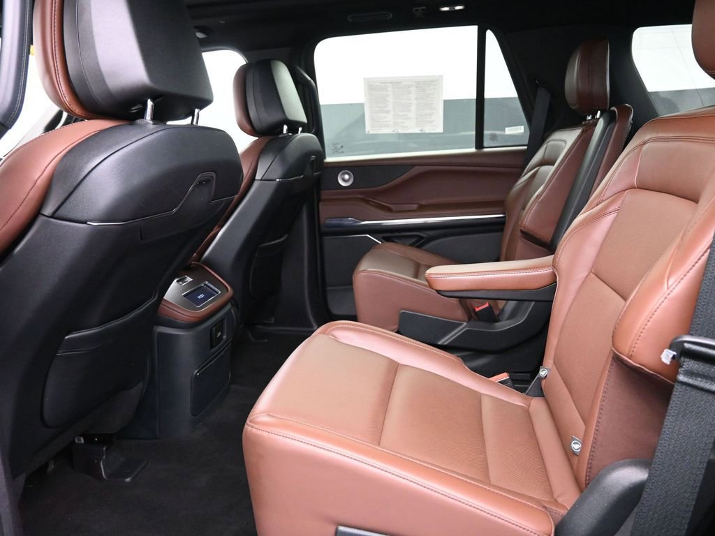 Used 2025 Lincoln Navigator Reserve image 17