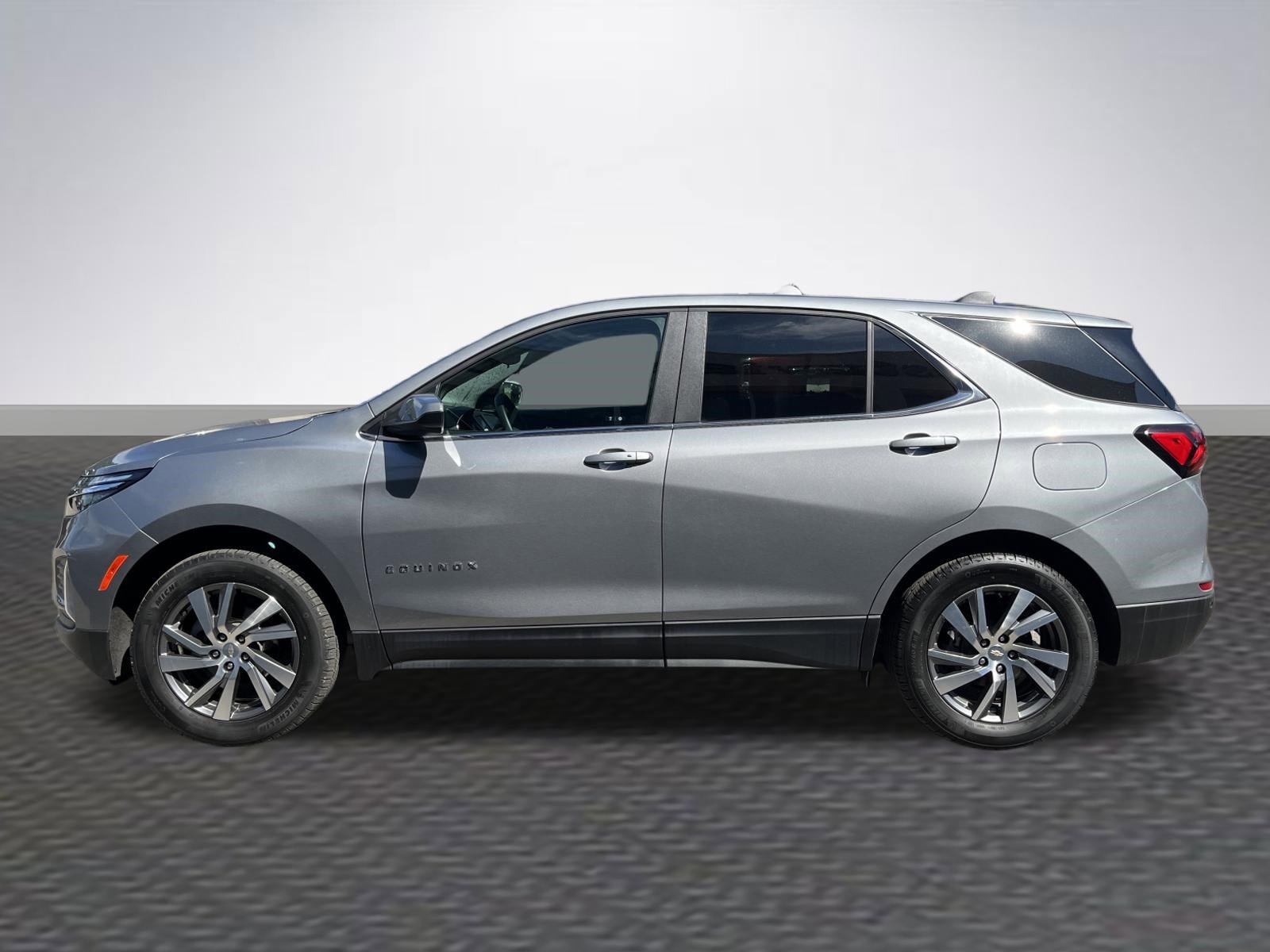 Used 2024 Chevrolet Equinox LT w/ LPO, Floor Liner Package AWD/4WD image 4