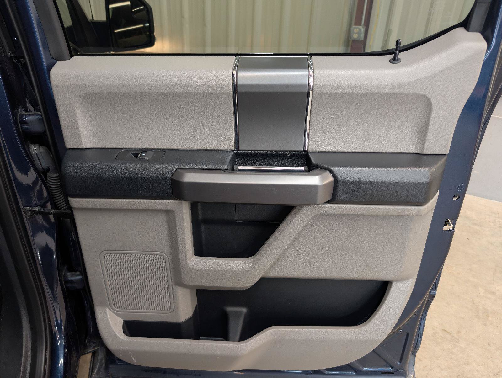 Used 2019 Ford F150 XLT w/ Equipment Group 302A Luxury AWD/4WD image 38