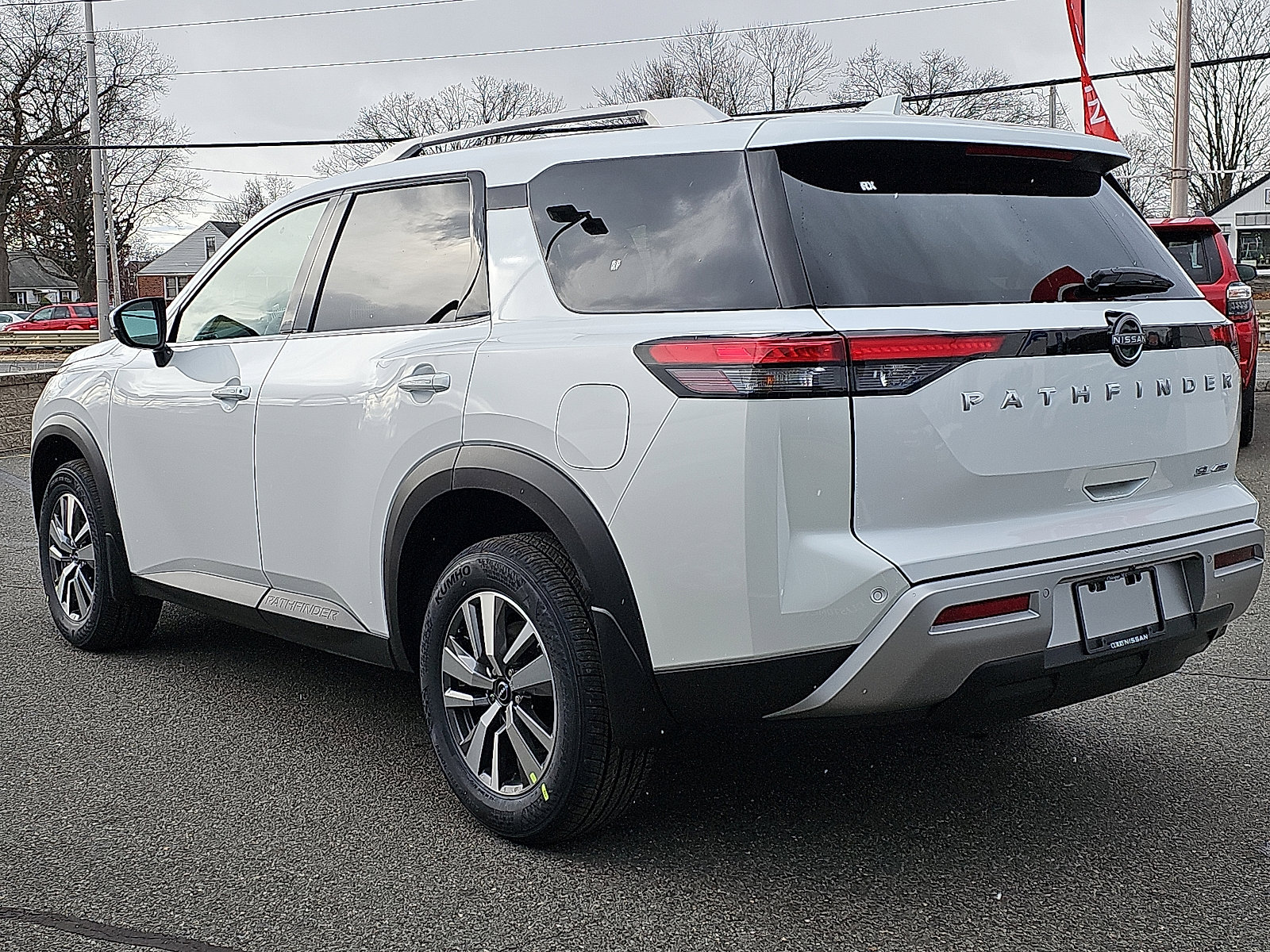 New 2025 Nissan Pathfinder SL image 3