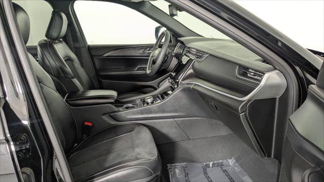 Used 2024 Jeep Grand Cherokee Altitude RWD image 23