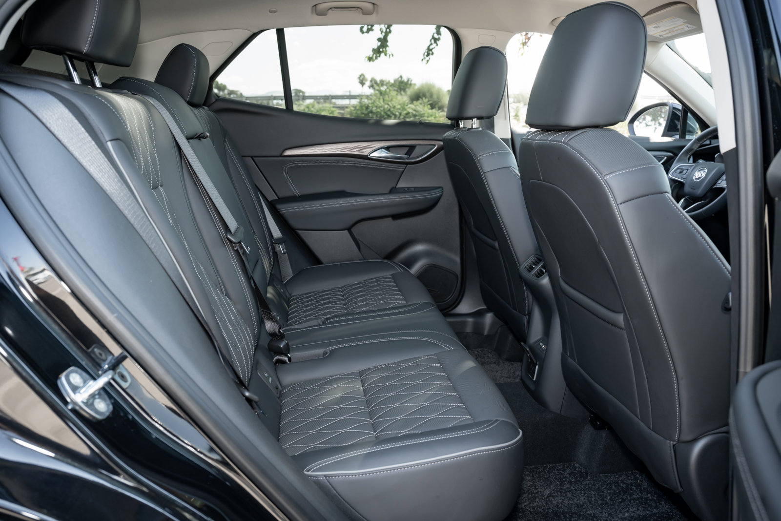 Used 2023 Buick Envision Avenir image 45