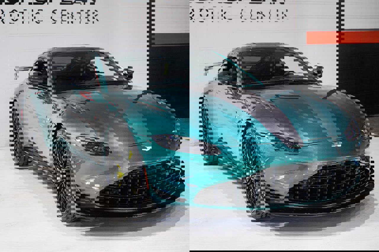 Used 2023 Aston Martin V8 Vantage Coupe image 30