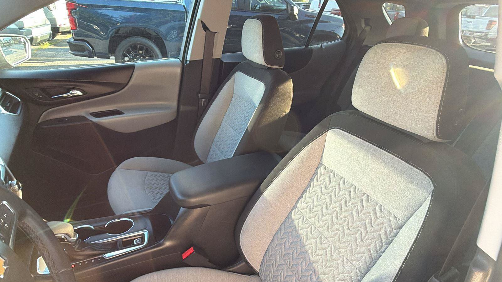 Used 2024 Chevrolet Equinox LT FWD image 16