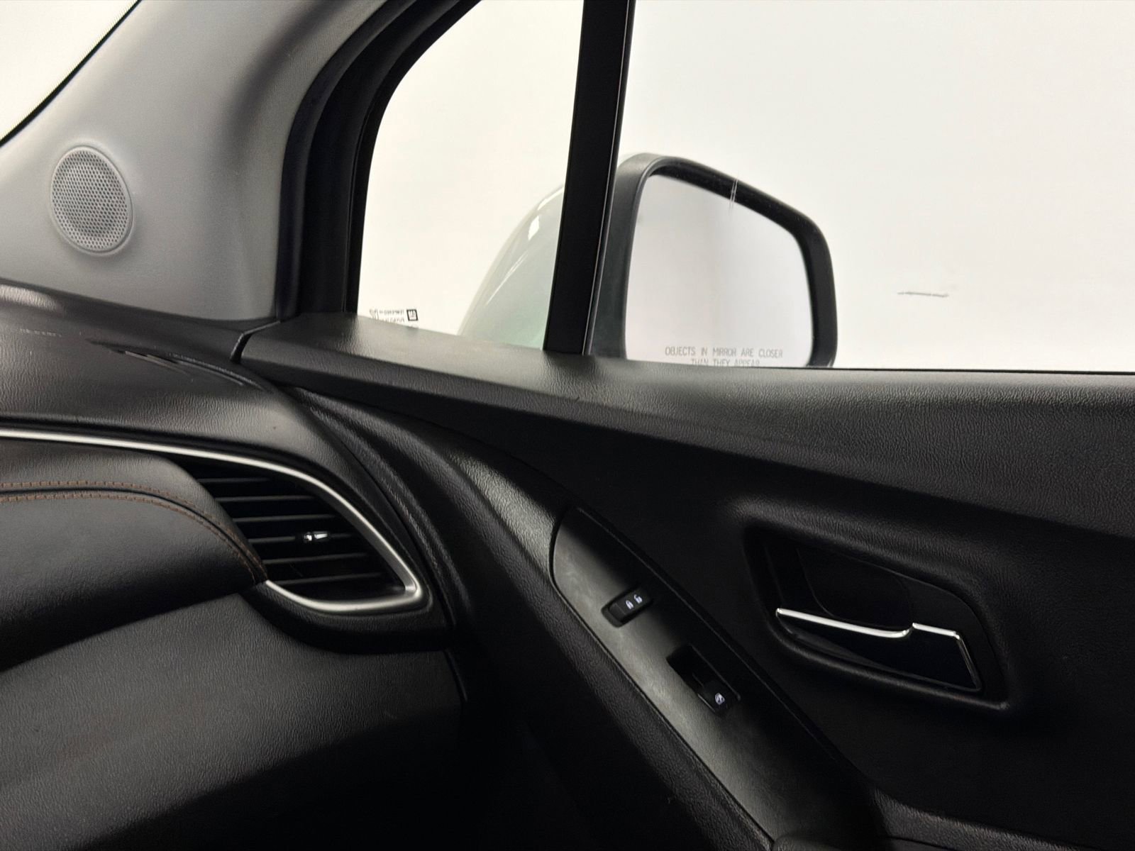 Used 2020 Chevrolet Trax LT w/ LT Convenience Package image 28