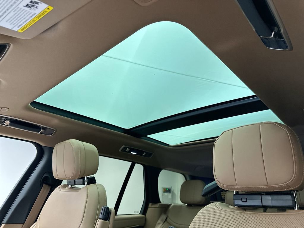 New 2025 Land Rover Range Rover SE image 10
