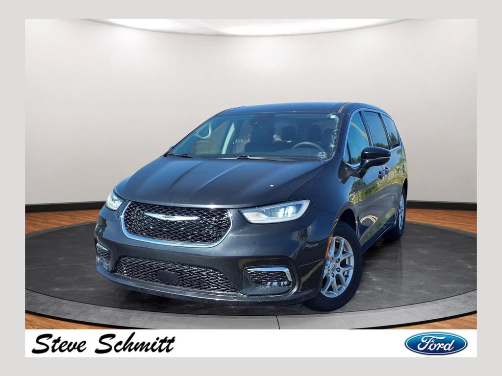 Used 2024 Chrysler Pacifica Touring-L FWD image 1