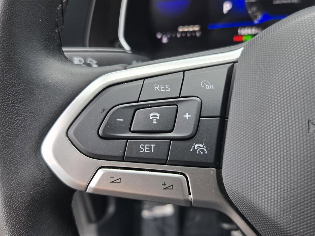 Certified 2024 Volkswagen Jetta SE w/ Panoramic Sunroof Package image 25