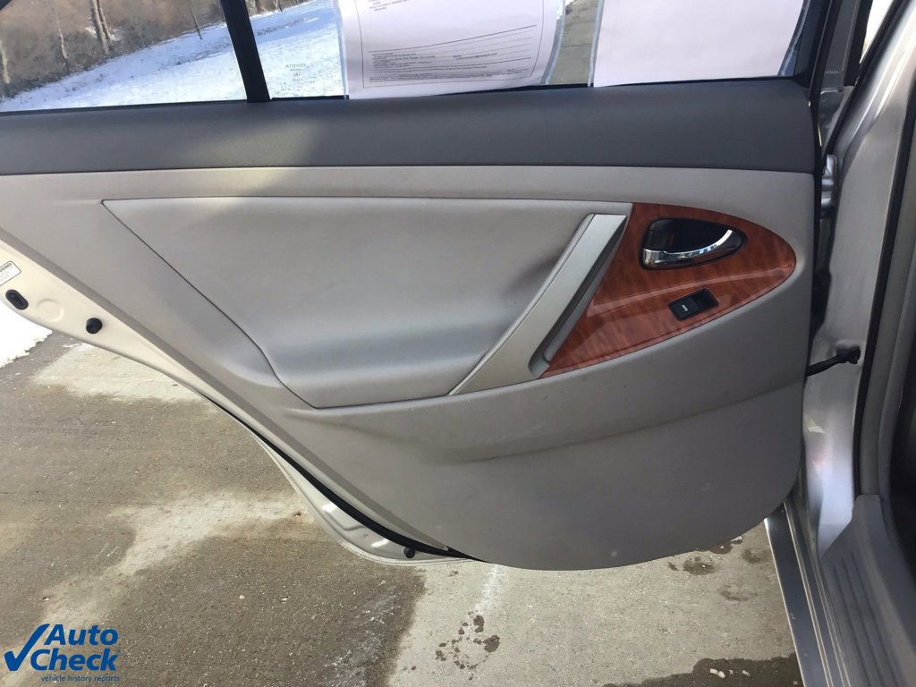 Used 2010 Toyota Camry XLE image 9