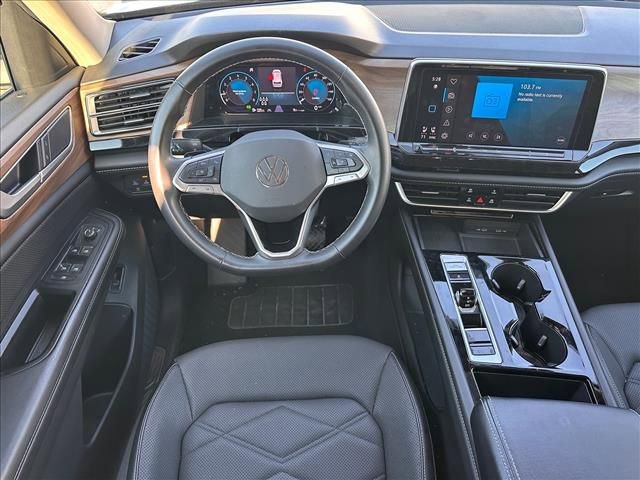 Used 2024 Volkswagen Atlas SE AWD/4WD image 14
