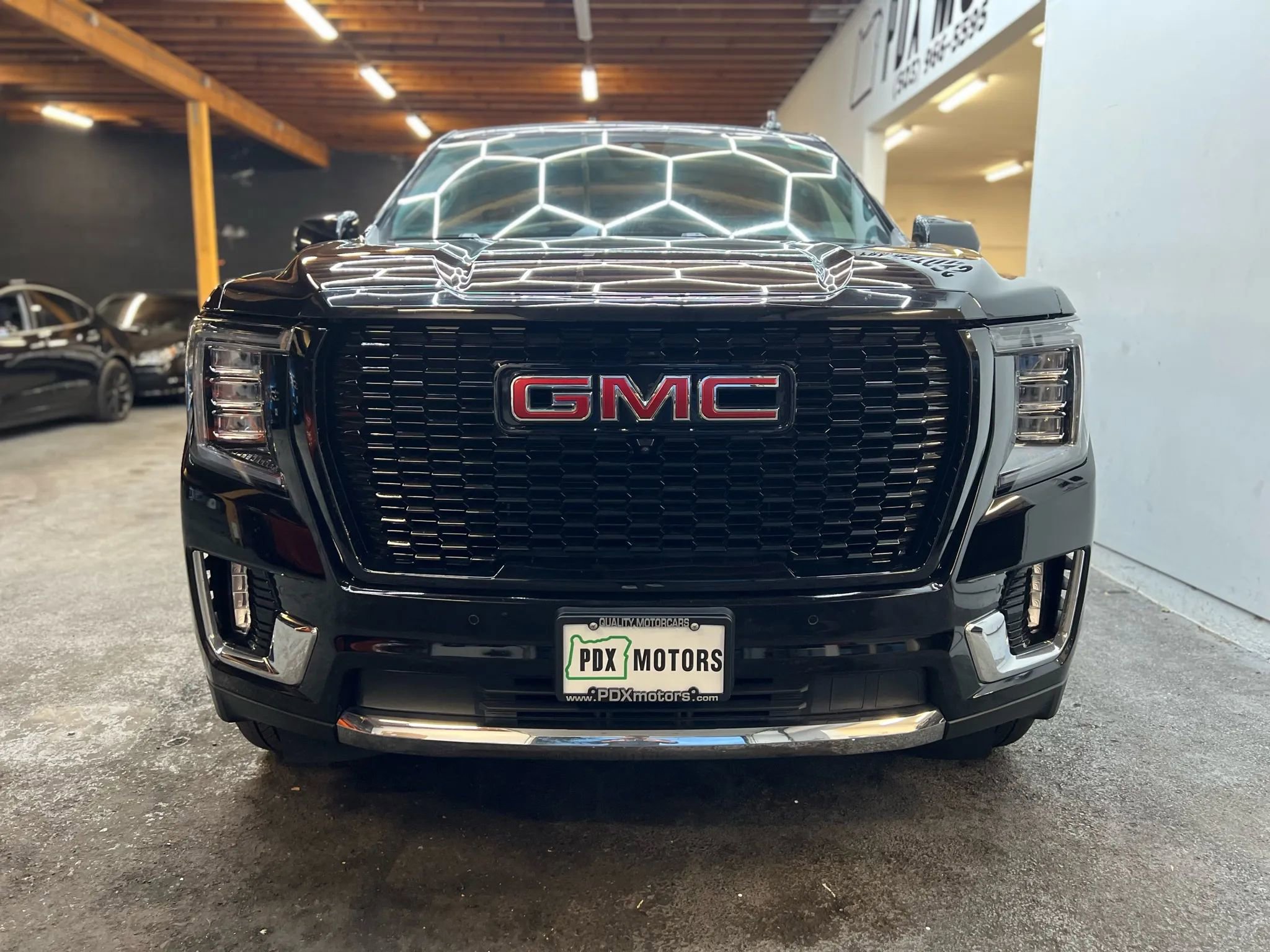 Used 2023 GMC Yukon SLT w/ SLT Premium Package image 7