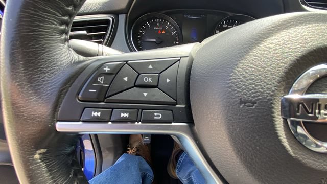 Used 2017 Nissan Rogue Sport SV w/ SV Premium Package AWD/4WD image 23