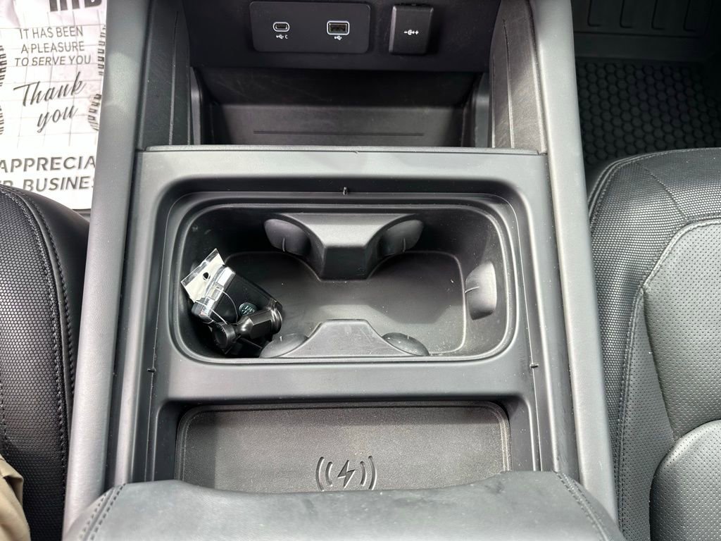 Used 2024 Land Rover Defender 110 X-Dynamic SE image 18