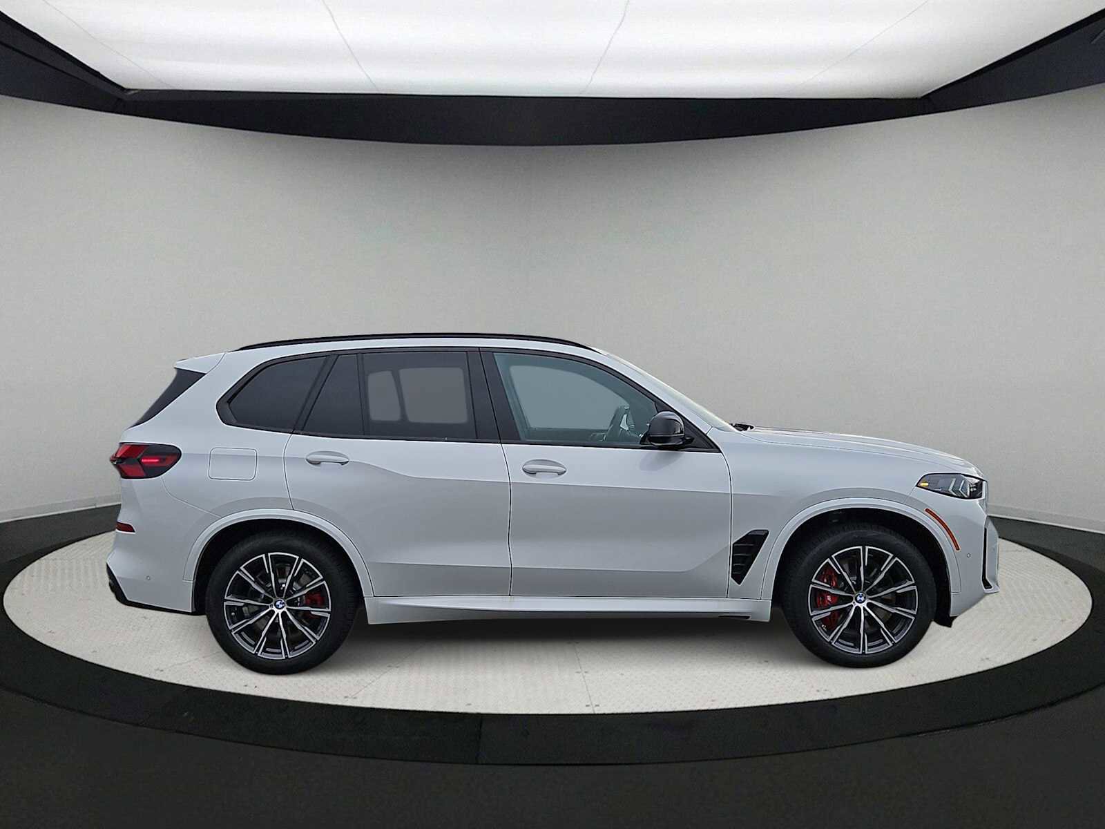 New 2026 BMW X5 M60i w/ Climate Comfort Package image 9