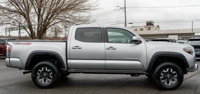Used 2022 Toyota Tacoma TRD Off-Road w/ Technology Package AWD/4WD image 5