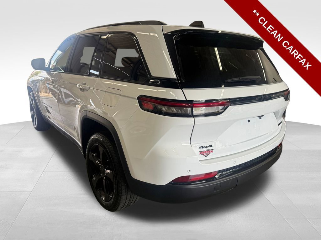 Used 2024 Jeep Grand Cherokee Limited w/ Black Appearance Package AWD/4WD image 3
