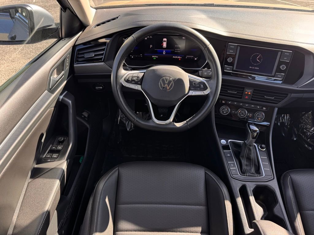 Used 2024 Volkswagen Jetta SE FWD image 19