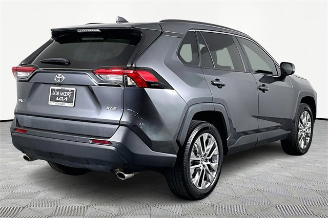 Used 2021 Toyota RAV4 XLE Premium image 6